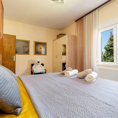 Three Bedroom With Terrace And Sea View Apartment *