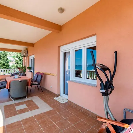 Three Bedroom With Terrace And Sea View Apartment
