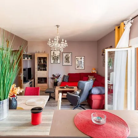 Three Bedroom With Terrace And Sea View Apartment *