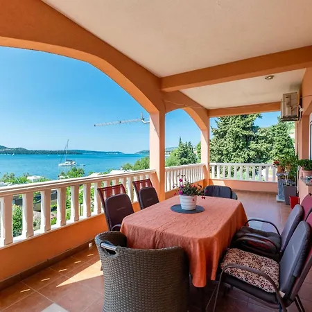 Apartment Three Bedroom With Terrace And Sea View *