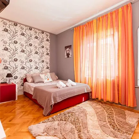 Three Bedroom With Terrace And Sea View Apartment *