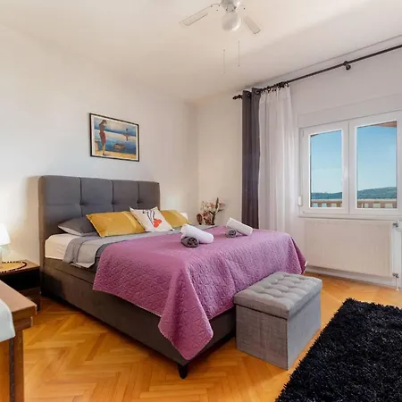 Apartment Three Bedroom With Terrace And Sea View *