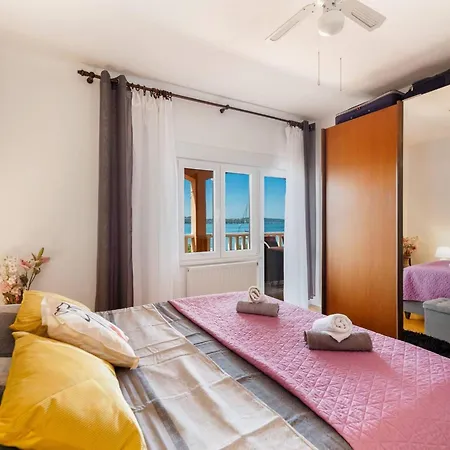 Apartment Three Bedroom With Terrace And Sea View Trogir