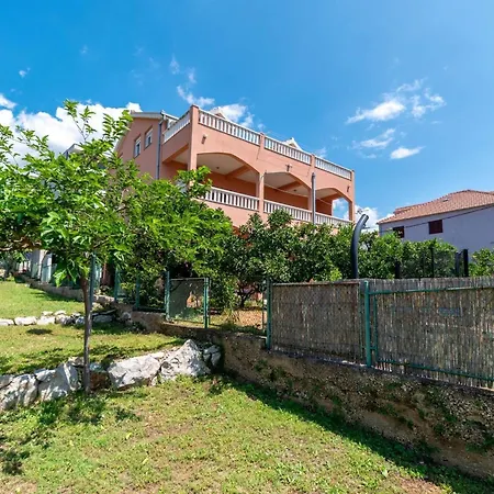 Apartment Three Bedroom With Terrace And Sea View